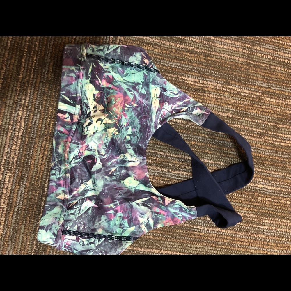 Lululemon sports bra